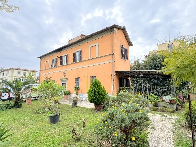 Foto Casa indipendente in Via villani, Roma Appio Latino di 174 m²