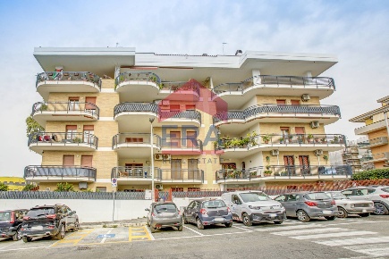 Foto Attico in Via Catilina 6, Pomezia Pomezia Centro di 118 m² in vendita