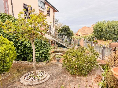 Foto Casa indipendente a Montescudaio di 50 m² con 2 locali in vendita