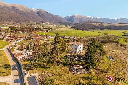 Foto Villa unifamiliare in Via dell'ospedale snc, Norcia di 1058 m²