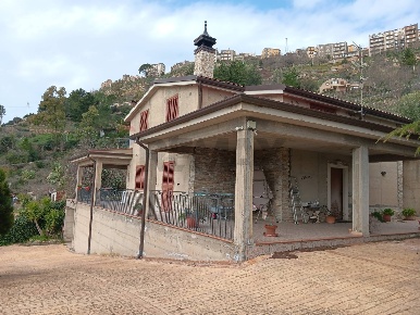 Foto Villa unifamiliare in Strada Provinciale 51 snc, Enna di 453 m²