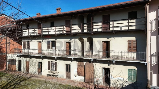 Foto Rustico in Via Santo Stefano 13, Bellinzago Novarese Centro di 330 m²