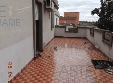 Foto Appartamento in Via Garofani 3, Taranto di 119 m² con 7 locali in aste