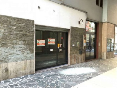 Foto Locale commerciale in Via Mazzini, Campobasso Centro di 30 m²