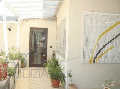 Foto Appartamento in Via Garofani, Taranto di 97 m² con 4 locali in aste