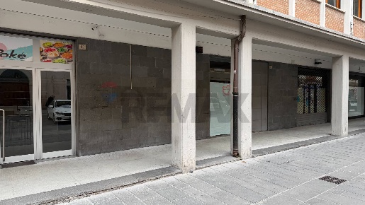 Foto Negozio in Via Umberto I 47, Foligno Centro Storico di 230 m²
