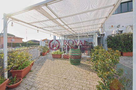 Foto Locale commerciale in PORTA A TERRA, Livorno di 110 m² con 3 locali