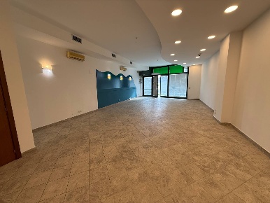 Foto Attività commerciale a Fermo di 120 m² con 2 locali in vendita
