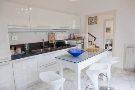 Foto Villa unifamiliare a Forte dei Marmi Centro di 190 m² con 6 locali