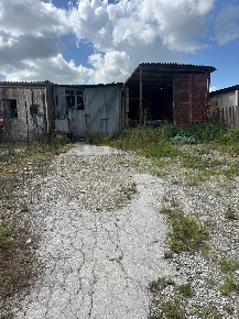 Foto Magazzino in Contrada Calderaro, Caltanissetta Centro di 99 m²