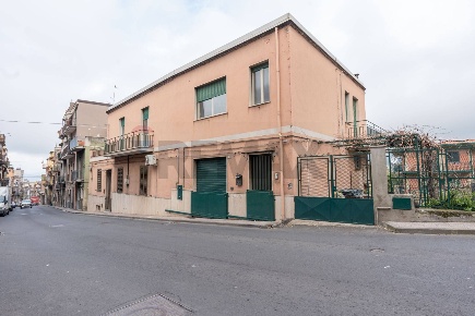 Foto Casa indipendente in Via Messina 175, Bronte di 200 m² con 7 locali