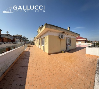 Foto Attico in via benedetto croce 202, Pescara di 136 m² con 3 locali