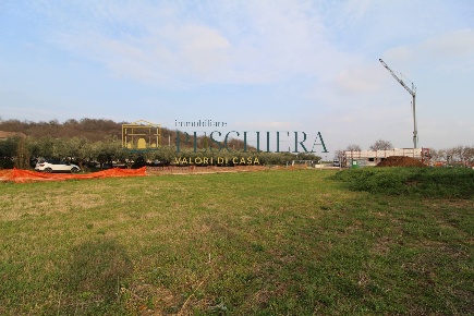 Foto Terreno residenziale in Località Fenili, Valeggio sul Mincio di 776 m²