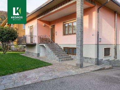 Foto Villa unifamiliare in Via Monte Generoso 47, Induno Olona di 158 m²