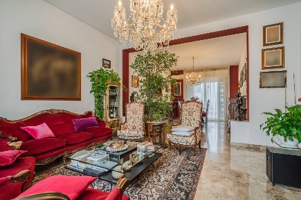 Foto Villa unifamiliare in Via Monte Altissimo 5, Milano Certosa di 297 m²