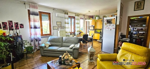 Foto Appartamento a Poggibonsi di 117 m² con 4 locali in vendita