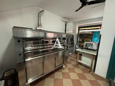 Foto Locale commerciale a Isola Rizza Centro di 50 m² con 2 locali