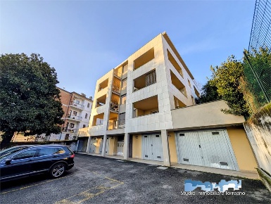 Foto Appartamento in Via Pinchia, Ivrea di 75 m² con 3 locali in vendita