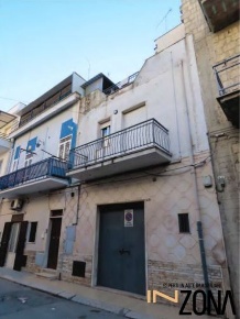 Foto Appartamento in Via Cassino, Cerignola Centro di 80 m² con 3 locali