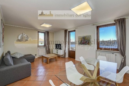 Foto Attico in Privata Carla Mortari, Salò Centro di 160 m² con 4 locali