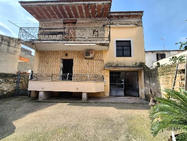 Foto Casa indipendente a Caivano Centro di 82 m² con 3 locali in vendita