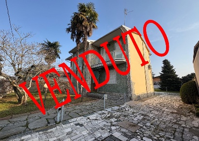 Foto Villa bifamiliare in Via Monsignor Portaluppi 6, Centro di 220 m²
