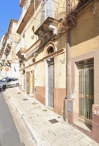 Foto Negozio in Via Sant'Anna 99, Ragusa Centro di 47 m² con 2 locali