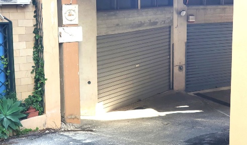 Foto Box in Via Danimarca 52, Palermo Resuttana di 47 m² con 2 locali