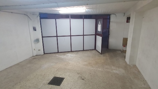 Foto Box in Via Danimarca 52, Palermo Resuttana di 47 m² con 2 locali