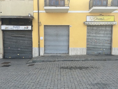 Foto Negozio in Corso Cavour 12, Beinasco Centro di 20 m² in vendita