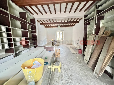 Foto Negozio in Via niccolini 73, San Giuliano Terme di 40 m² con 2 locali