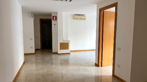 Foto Ufficio in Largo Lituania 11, Palermo Resuttana di 113 m² con 3 locali