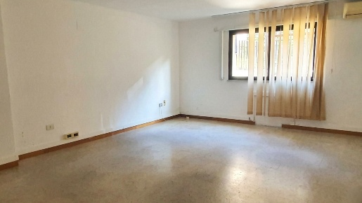 Foto Ufficio in Largo Lituania 11, Palermo Resuttana di 113 m² con 3 locali
