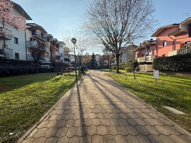 Foto Appartamento in buonarroti, Zelo Buon Persico Centro di 100 m²