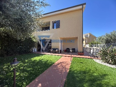 Foto Villa unifamiliare in VIA SBESTA, Siracusa Pizzuta con 4 locali