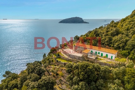 Foto Villa unifamiliare in Strada del Pozzale 22, Portovenere di 175 m²