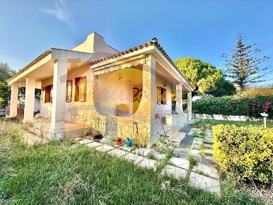 Foto Villa unifamiliare in Via Isole BALI, Siracusa Arenella di 61 m²