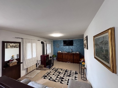 Foto Villa bifamiliare a Adria Centro di 100 m² con 5 locali in vendita