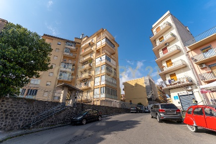 Foto Appartamento in Via Giuseppe Verdi 22, Acireale di 120 m² con 4 locali
