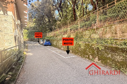 Foto Posti auto in Via San Tomaso d'Aquino, Genova Sestri Ponente di 6 m²