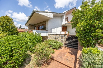 Foto Villa unifamiliare in Via dei Pellegrini, Lucca Sant'Angelo di 300 m²