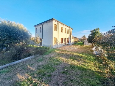 Foto Rustico in Via Martiri di Belfiore 52, Rovigo Tassina di 228 m²