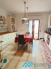Foto Appartamento in VIA ASSISI 20, Folignano Centro di 90 m² con 5 locali