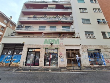 Foto Locale commerciale in Via Saluzzo 27, Roma Re di Roma di 40 m²