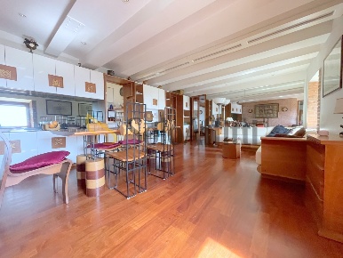 Foto Appartamento a Osimo Centro di 118 m² con 5 locali in affitto