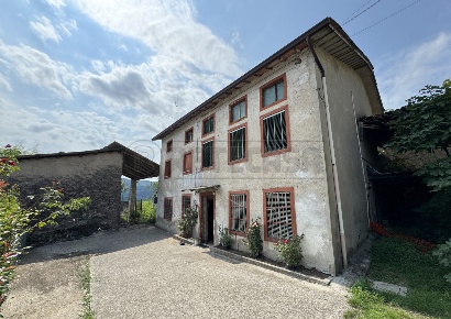 Foto Casa indipendente in Via Grande, Cornedo Vicentino di 243 m²