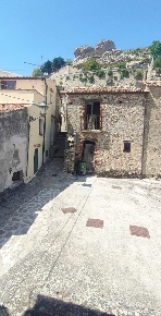 Foto Rustico in Via Dante Alighieri, Bova di 80 m² con 1 locali in vendita