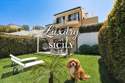 Foto Villa unifamiliare in Contrada Mastrissa, Taormina di 370 m²