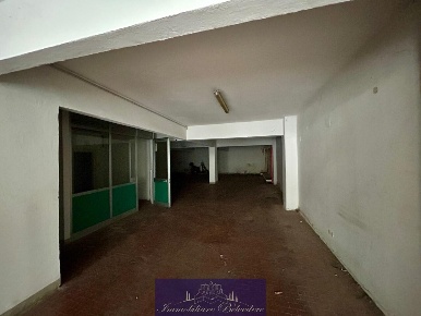 Foto Capannone industriale in Via Stefano Buonsignori, Firenze di 280 m²