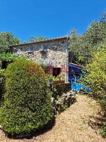 Foto Rustico a Vezzano Ligure Centro di 74 m² con 3 locali in vendita